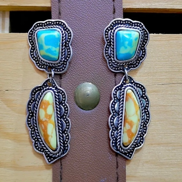 Stunning Boho Dangle Stone Rock Earrings - Picture 3 of 3